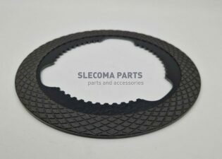 REMSCHIJF VOERING VOORAS